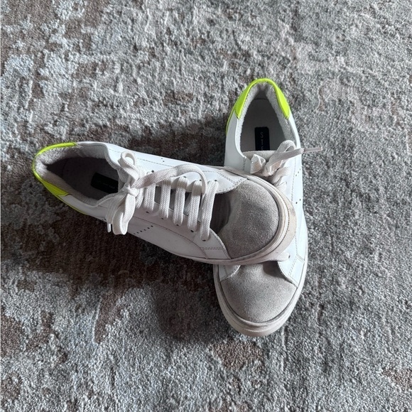 Good used condition Steven low top sneakers. Sz 8 - Picture 3 of 13